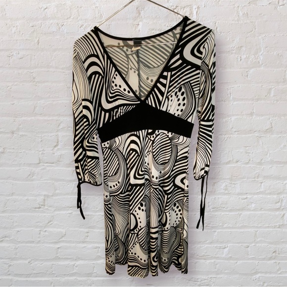 •2/$35• VTG Y2K/Late 90s Black & White Stretchy Bold Patterned Retro Mod Dress - Picture 1 of 6